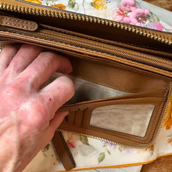 Michael Kors Jet Set Travel Brown Saffiano Leather continental zip aroundWallet - Picture 8 of 12